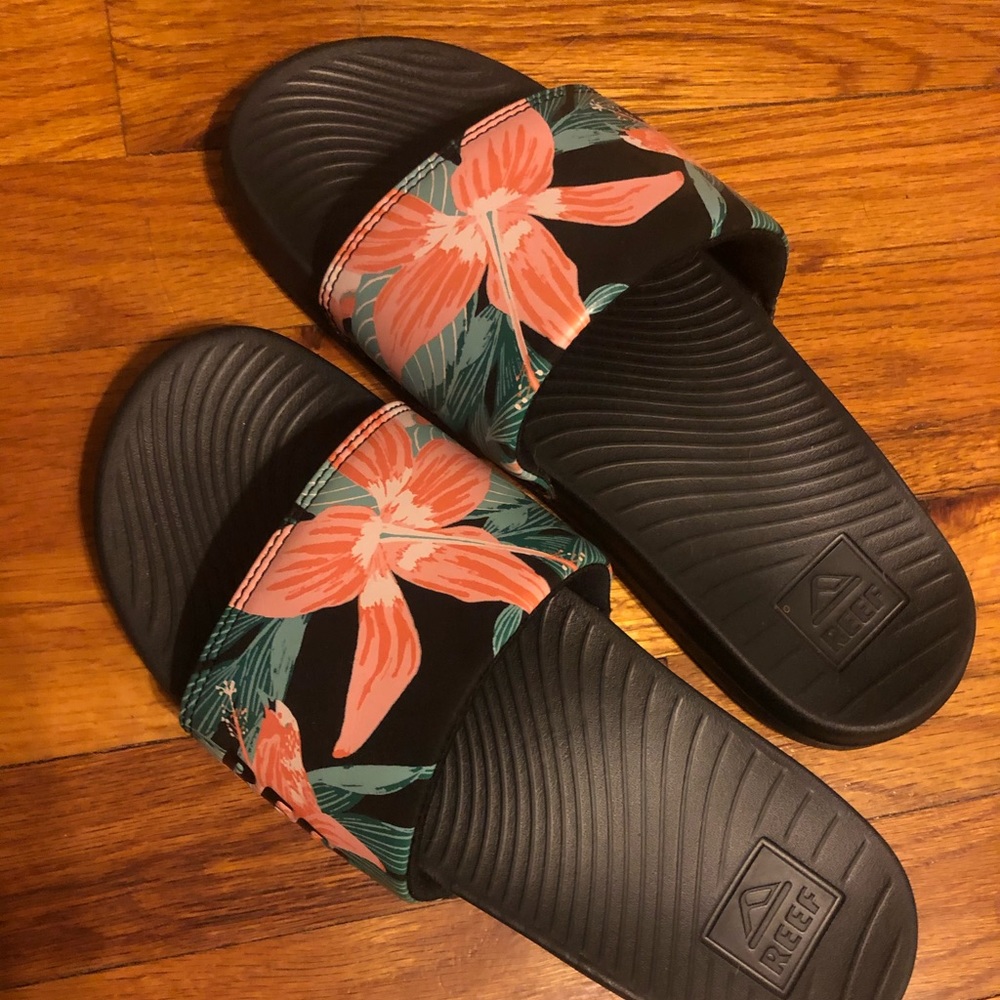 Reef One Slides Gently used size 9
